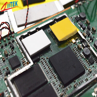 Low Volatility Thermal Pad 100x100mm Highly Efficient Thermal Conductivity 4.0 W/MK Heat Resistant High Temperature