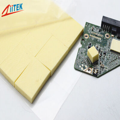 CPU-thermische pad Op siliconen gebaseerd thermisch interfacemateriaal met vlamvertragend en een dichtheid van 2,9 gram per kubieke centimeter