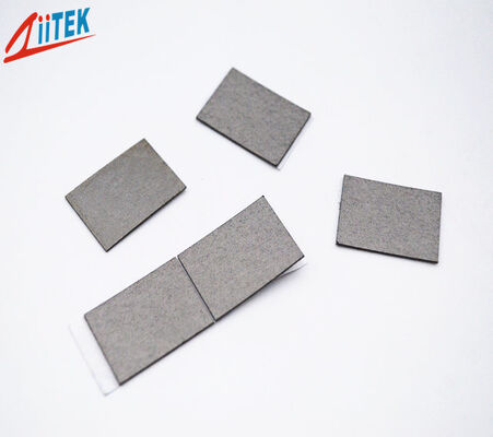 Hoog magnetisch verlies 1,5 W/m・K Thermische geleidbaarheid Thermisch geleidend absorberend materiaal gebruikt in auto-elektronica en EMI-afschermingsoplossingen