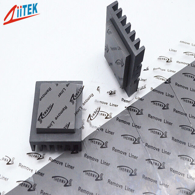 China Fabriek Donkergrijs Dichtheid 3,5 g / CM³ Thermisch geleidend pad-40 tot 160 ℃ Geleidbaarheid 8,0 W voor displaykaart