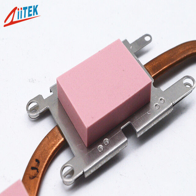 Aanpasbare 1,5 W / Mk siliconen flexibele thermische pads voor hoge temperaturen met zelfklevend voor LED-verlichting Warmtetoepassing