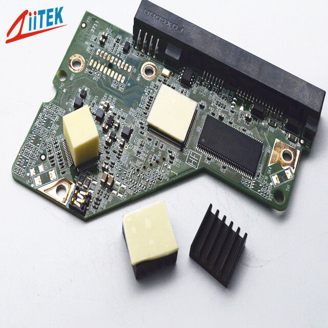 CPU-thermische pad Op siliconen gebaseerd thermisch interfacemateriaal met vlamvertragend en een dichtheid van 2,9 gram per kubieke centimeter