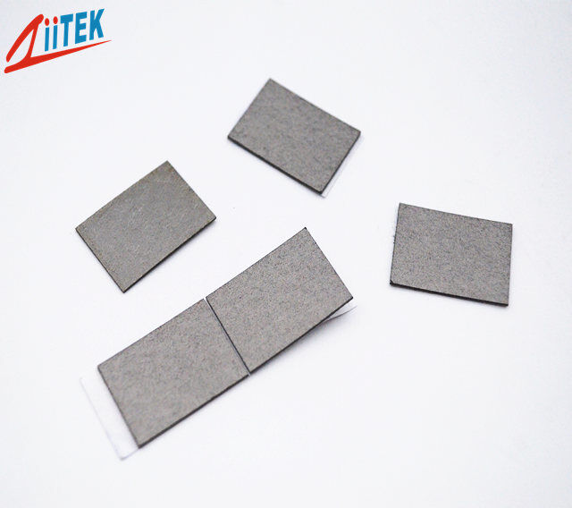 Hoog magnetisch verlies 1,5 W/m・K Thermische geleidbaarheid Thermisch geleidend absorberend materiaal gebruikt in auto-elektronica en EMI-afschermingsoplossingen